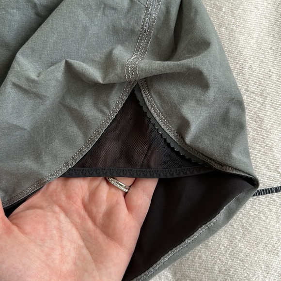 Reversible lululemon shorts - Picture 3 of 5